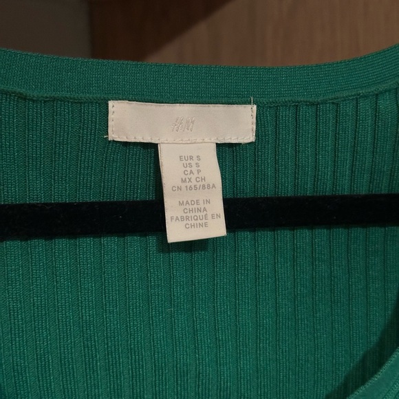 H&M Green Ribbed Button-Down Top - Picture 2 of 2